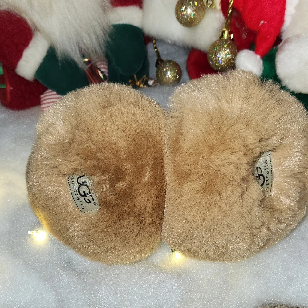 UGG Plush Earmuffs - Picture 1 of 4